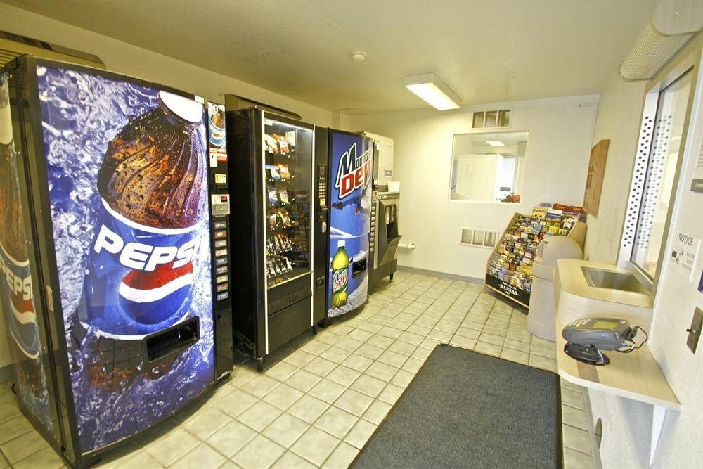 Motel 6 Manhattan Kansas ภายนอก รูปภาพ