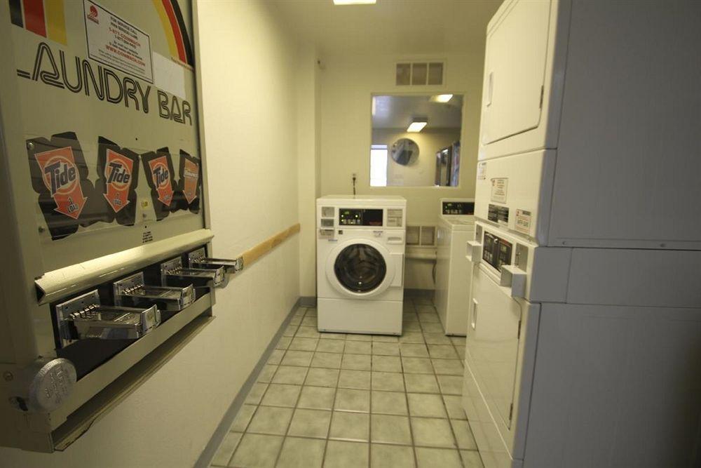 Motel 6 Manhattan Kansas ภายนอก รูปภาพ