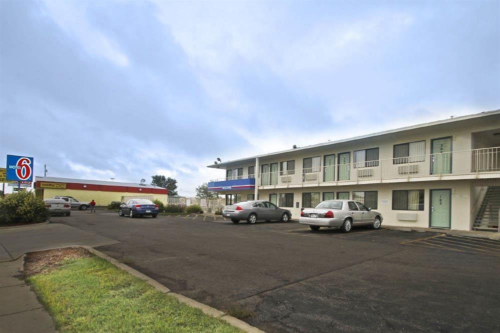 Motel 6 Manhattan Kansas ภายนอก รูปภาพ