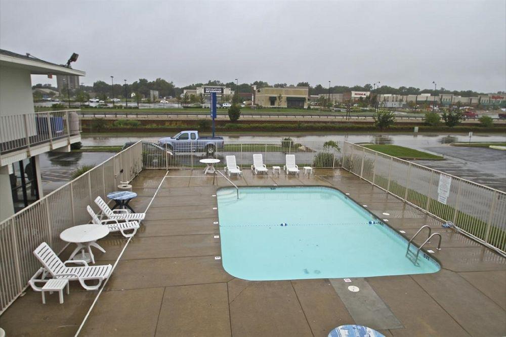 Motel 6 Manhattan Kansas ภายนอก รูปภาพ