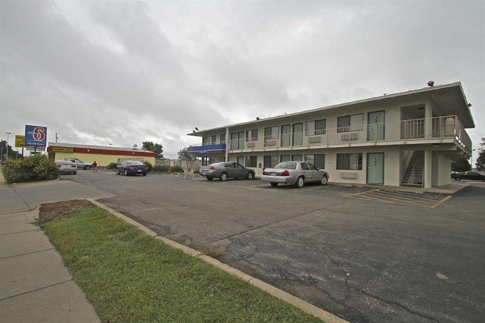 Motel 6 Manhattan Kansas ภายนอก รูปภาพ