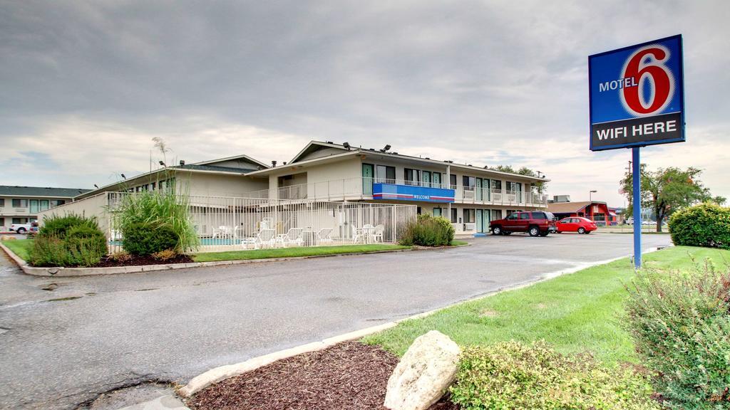 Motel 6 Manhattan Kansas ภายนอก รูปภาพ